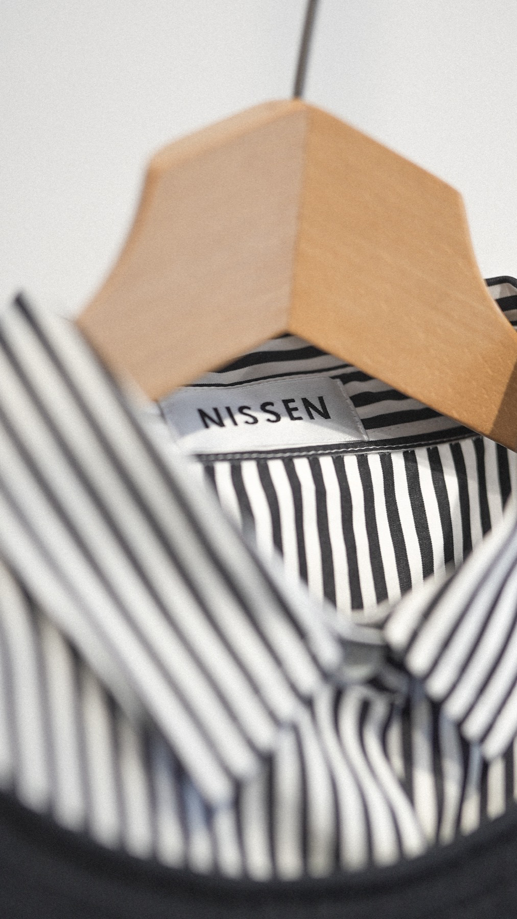 Gestreiftes Hemd mit eingenähtem Nissen-Label
